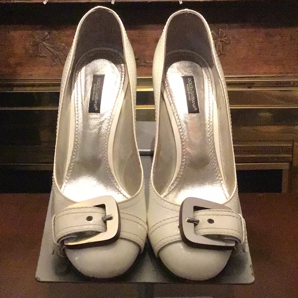 Preloved Dolce & Gabbana white patent leather pumps size 38 1/2